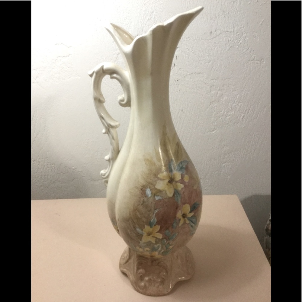 BEAUTIFUL VINTAGE PITCHER